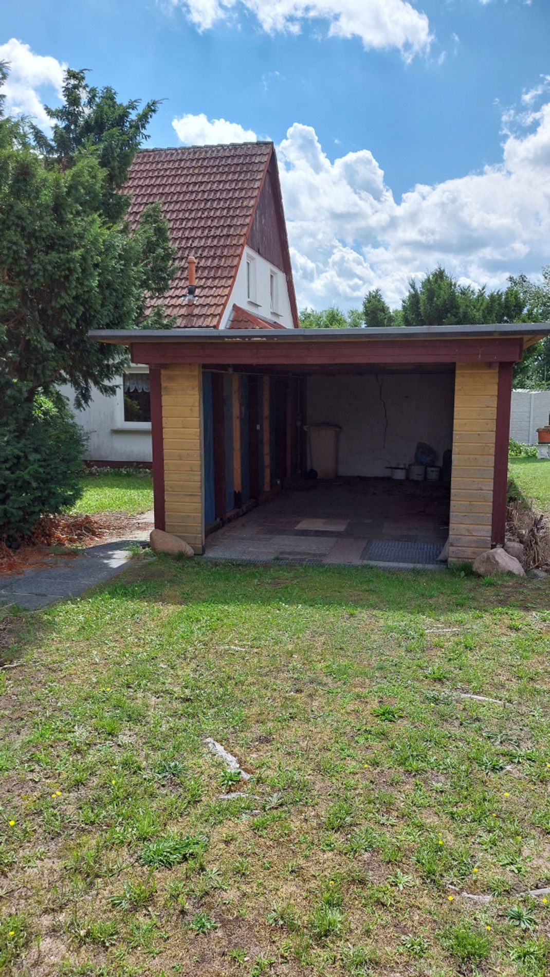 kleiner Carport