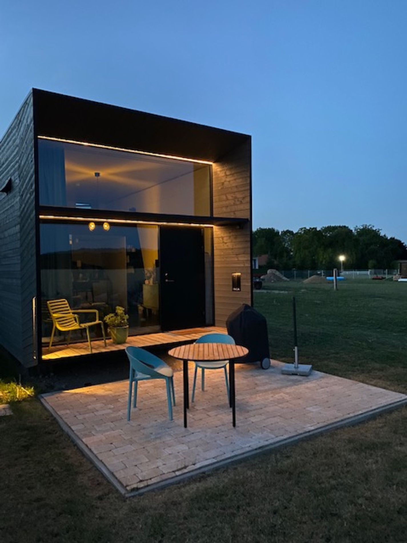 Abendstimmung vor dem Haus
