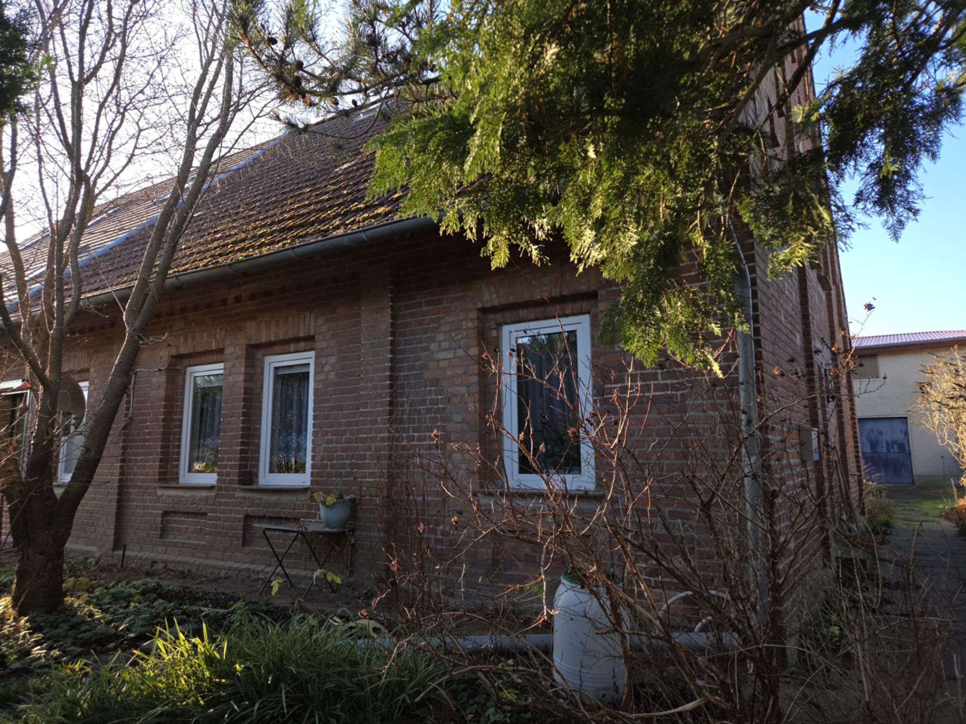 Haus Strassenansicht