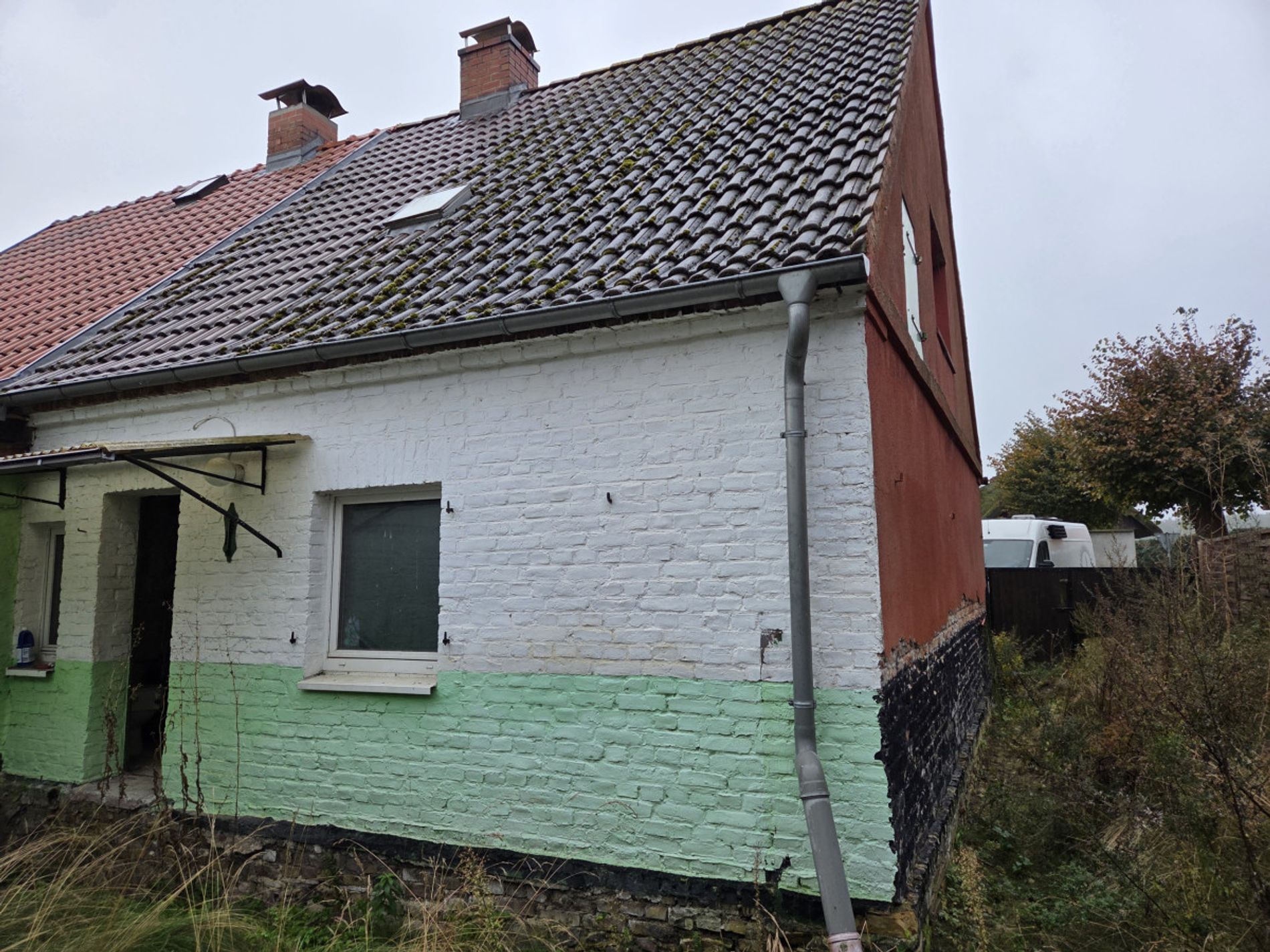 Ansicht Hinterfront m. Zufahrt