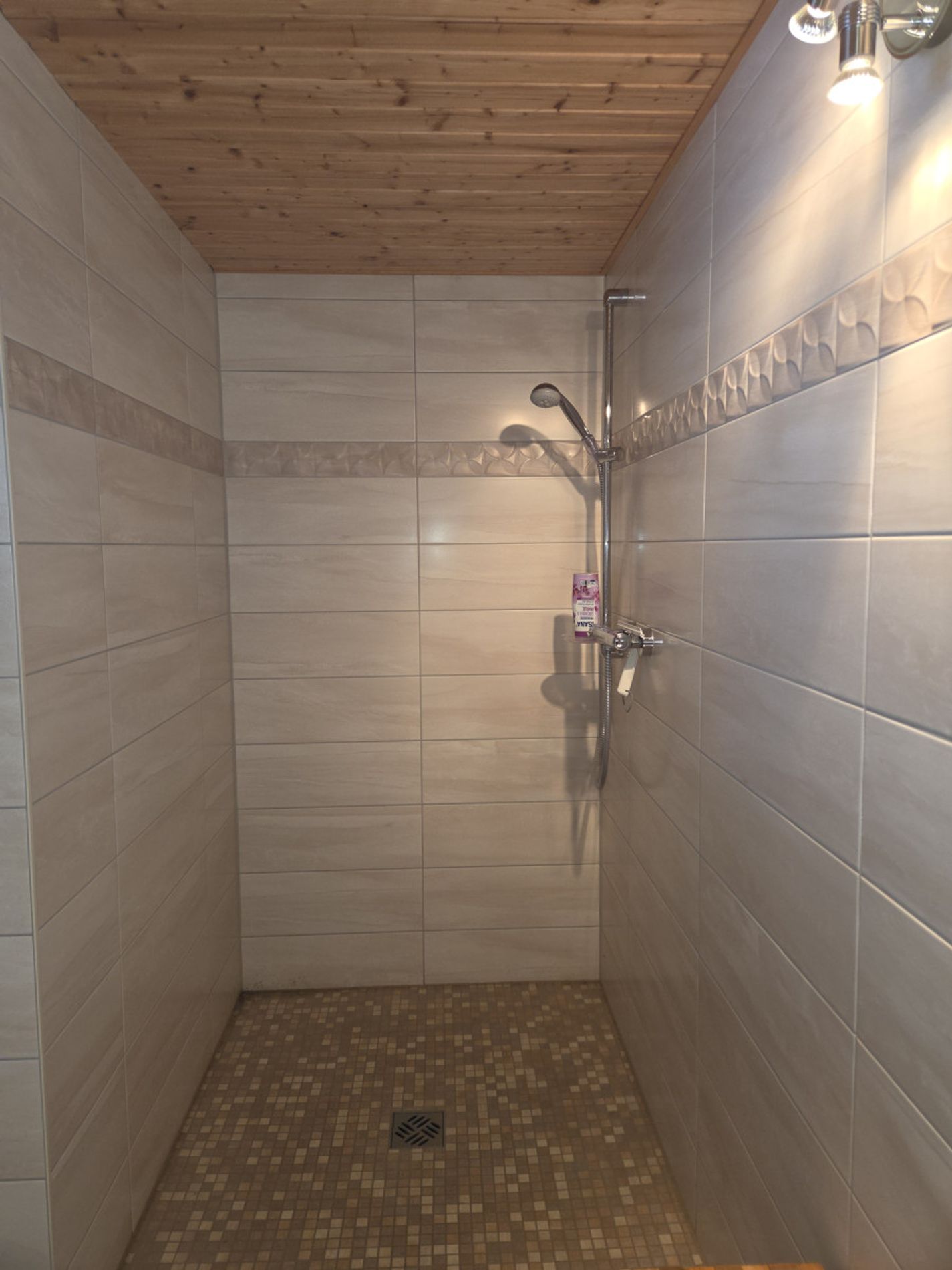 Dusche im Saunabereich