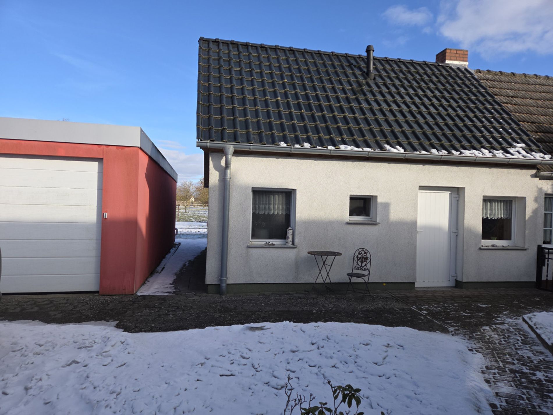 Garage und Nebengebäude