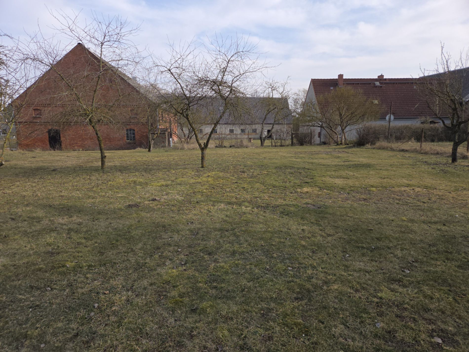 Blick von der Wiese z. Haus