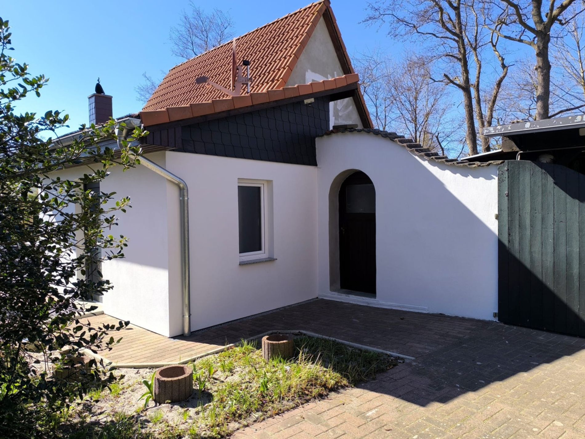 rechte Seite mit Durchgang