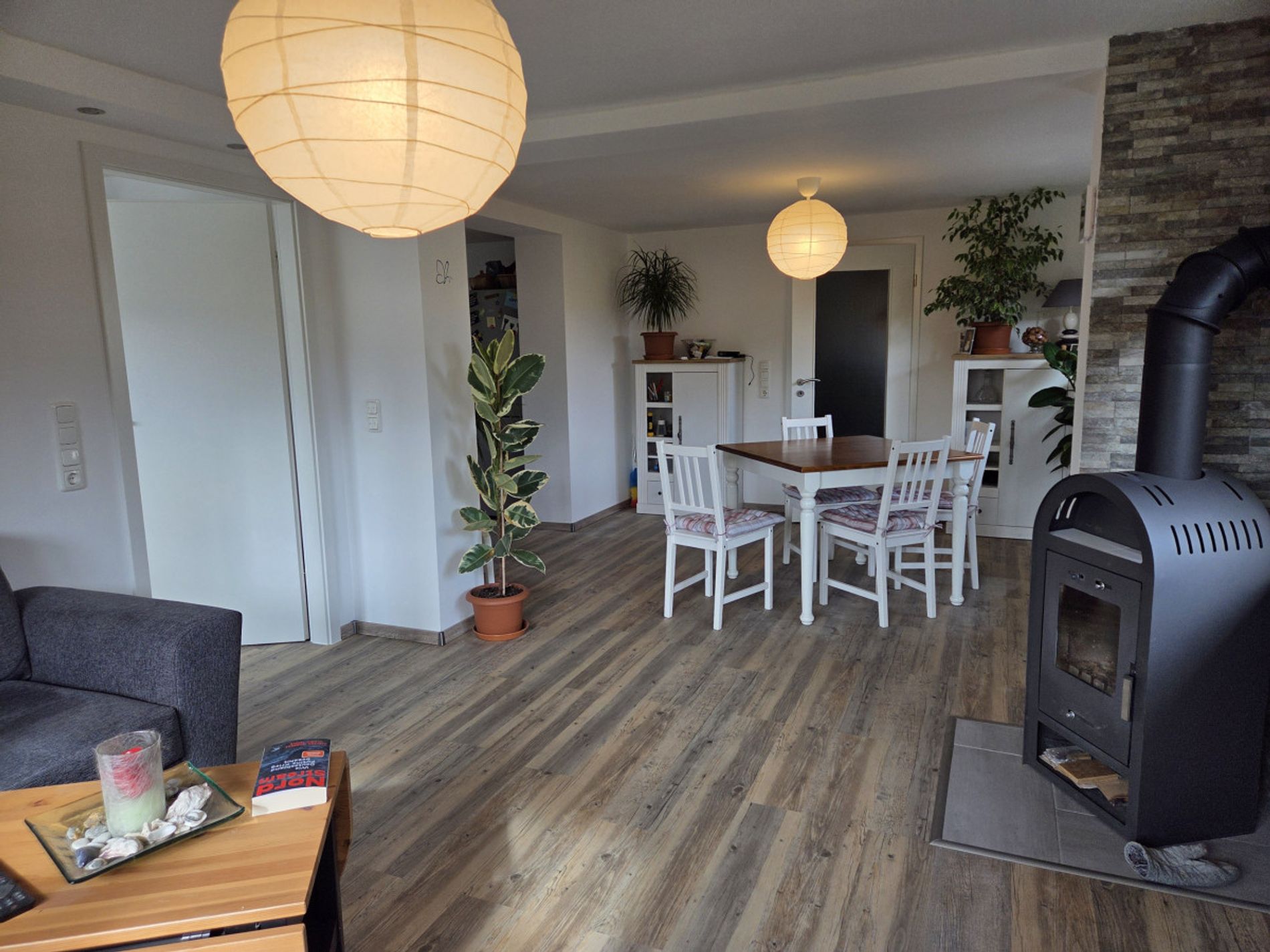 Wohnzimmer-Eßzimmer