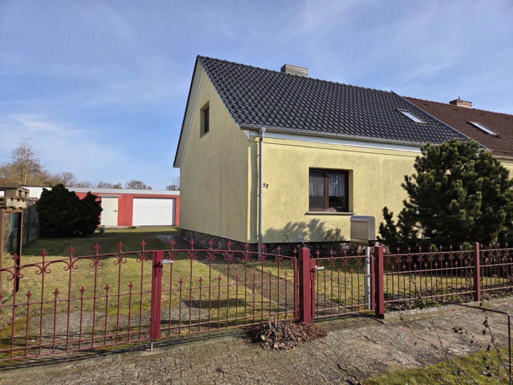 Haus mit Auffahrt