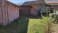 Hinter dem Haus