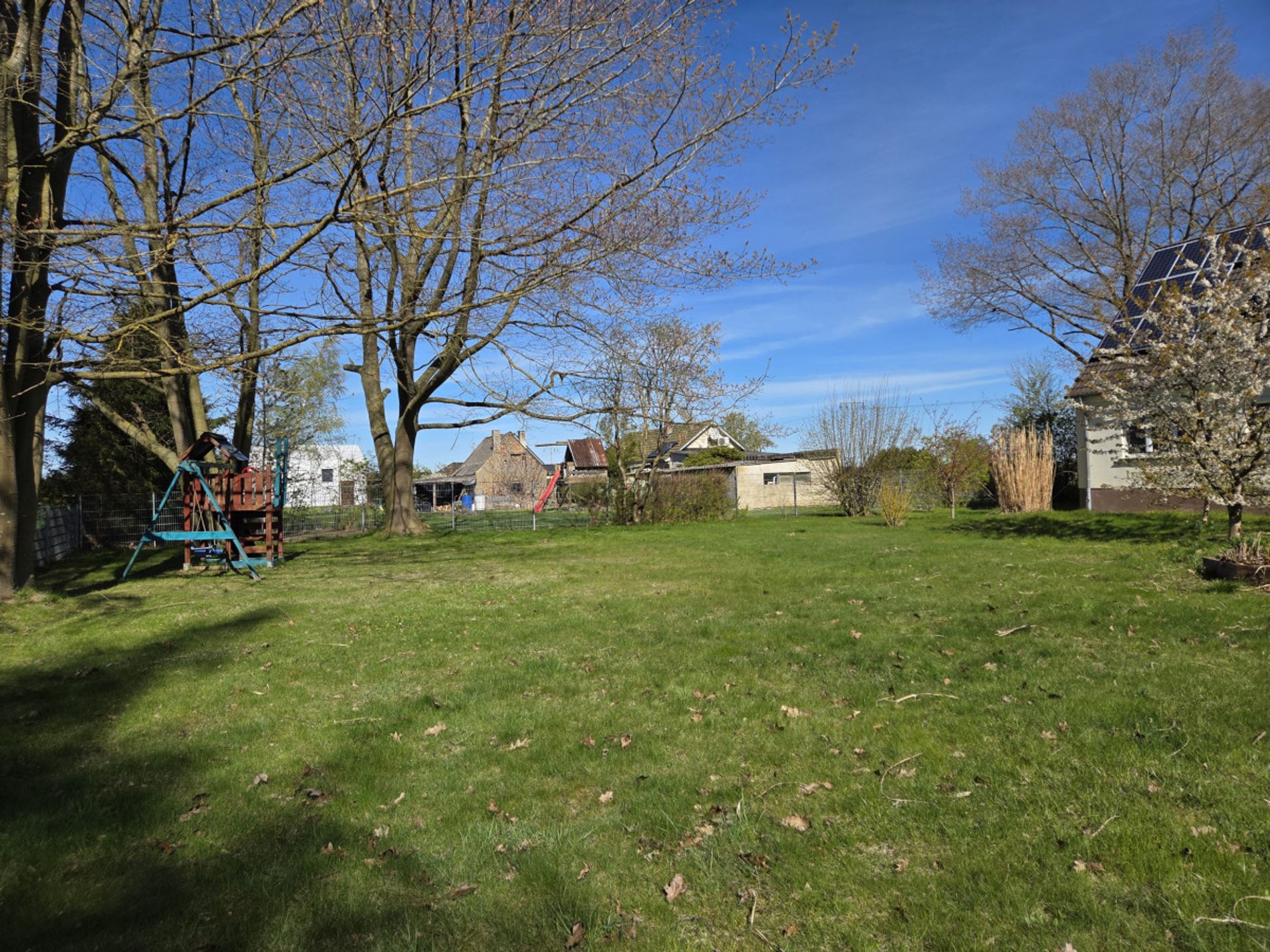 Grundstück hinter dem Haus
