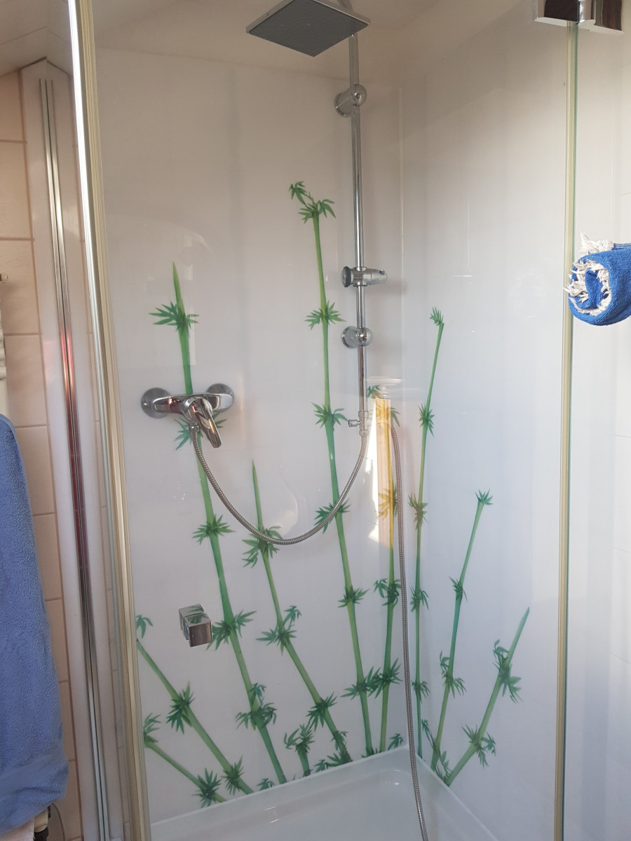 Dusche im Bad OG