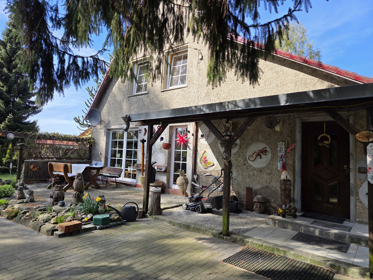 Eingang und Terrasse