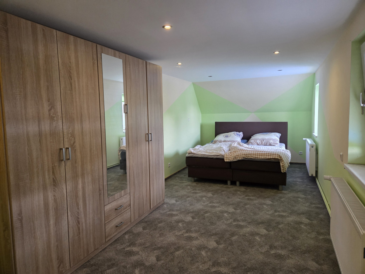 Schlafzimmer DG
