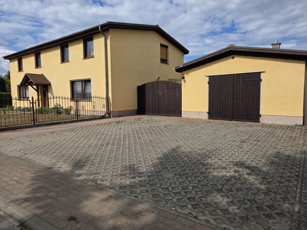 Haus mit 2. Auff. u Garage