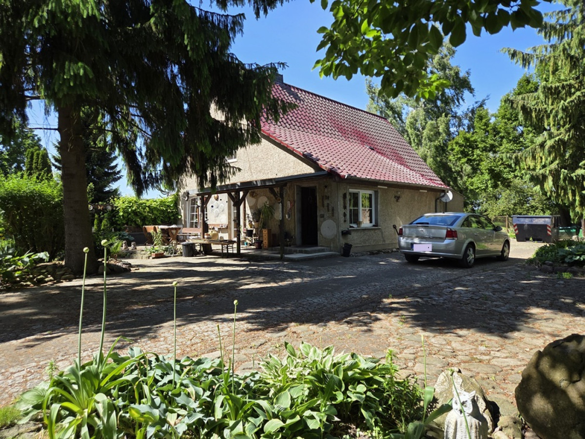Haus und Grundstück
