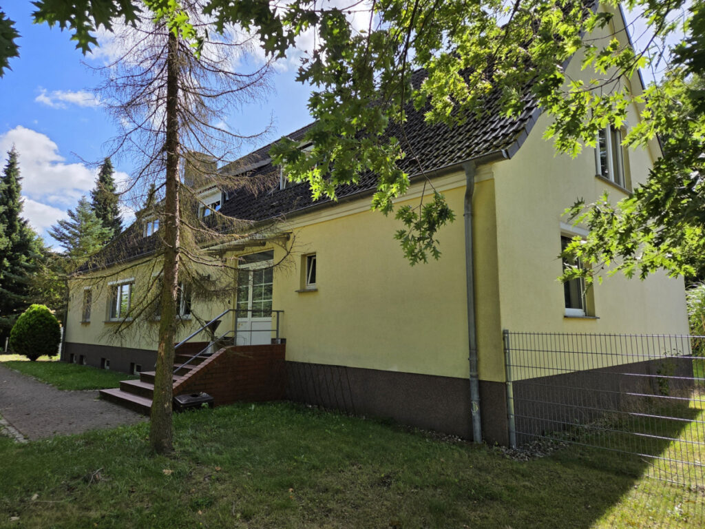 Teilans. vorn/Eing. unter. Whg